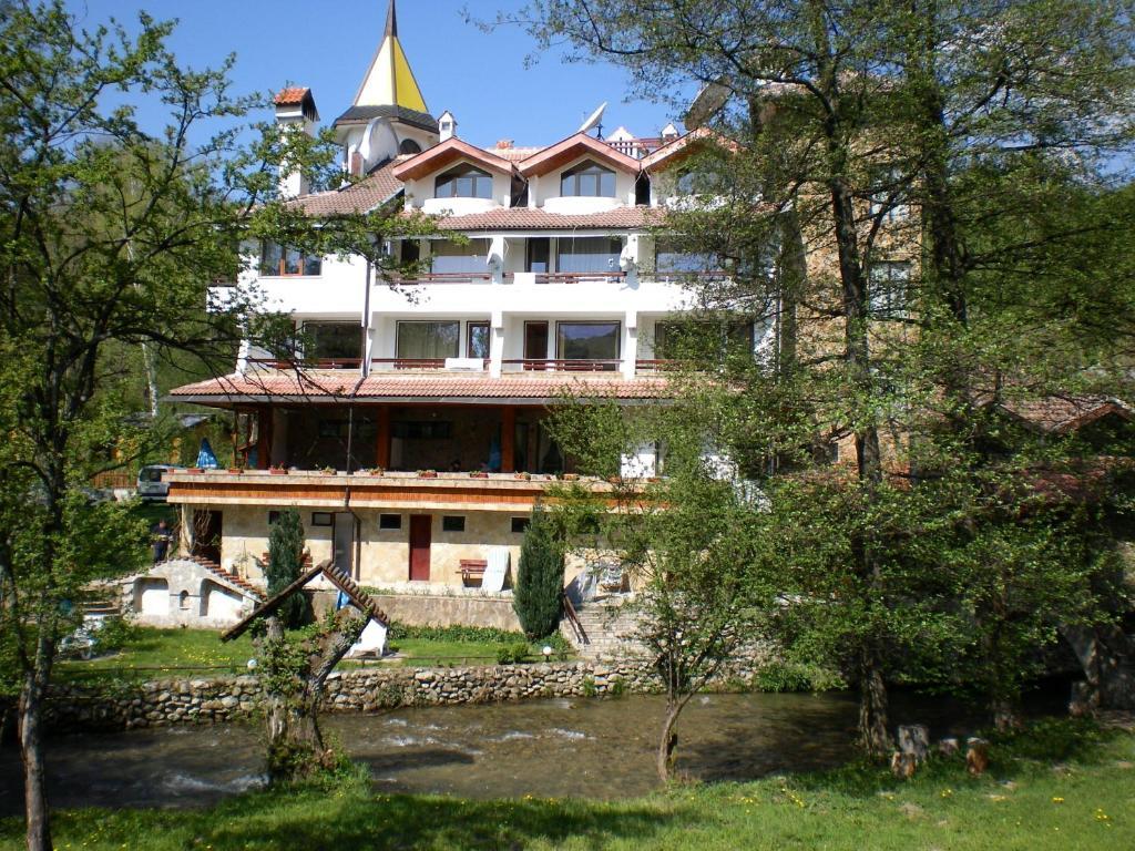 Hotel Paradise Place Kałofer Zewnętrze zdjęcie