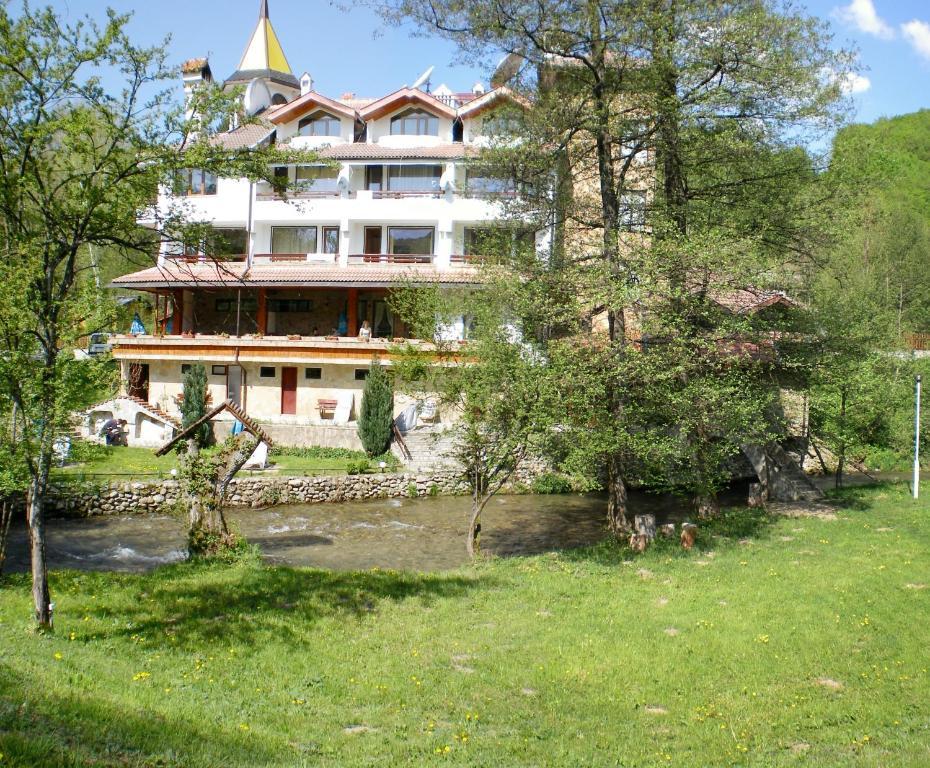 Hotel Paradise Place Kałofer Zewnętrze zdjęcie